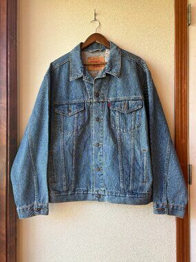 Levi's Trucker Jacket Denim Jacket Medium Wash Point Collar Long Sleeves Size XL